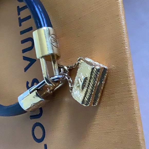 Louis Vuitton Epi Alma Bracelet - Picture 8 of 10